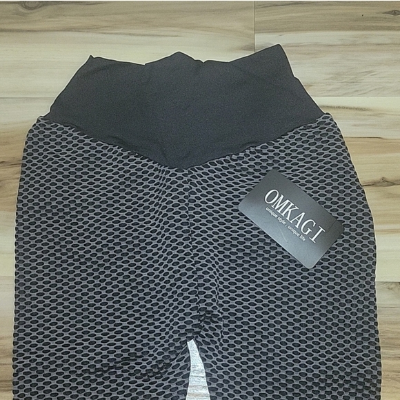 NWT 📦 Honeycomb Butt Scrunch Blk/Grey Capri Leggings - Picture 13 of 14